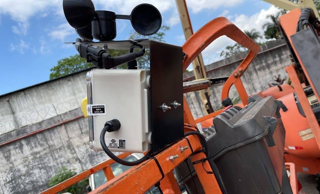 Anemômetro para Plataformas instalado em plataforma elevatória. Seu uso é um dos requisitos para 
operação em mineradoras no país.